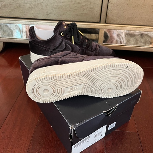 W Nike Velour Air Force 1 ‘07 - Picture 3 of 6